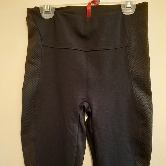 Spanx Black Textured Side Panels Legging Pant Size M - Picture 3 of 14